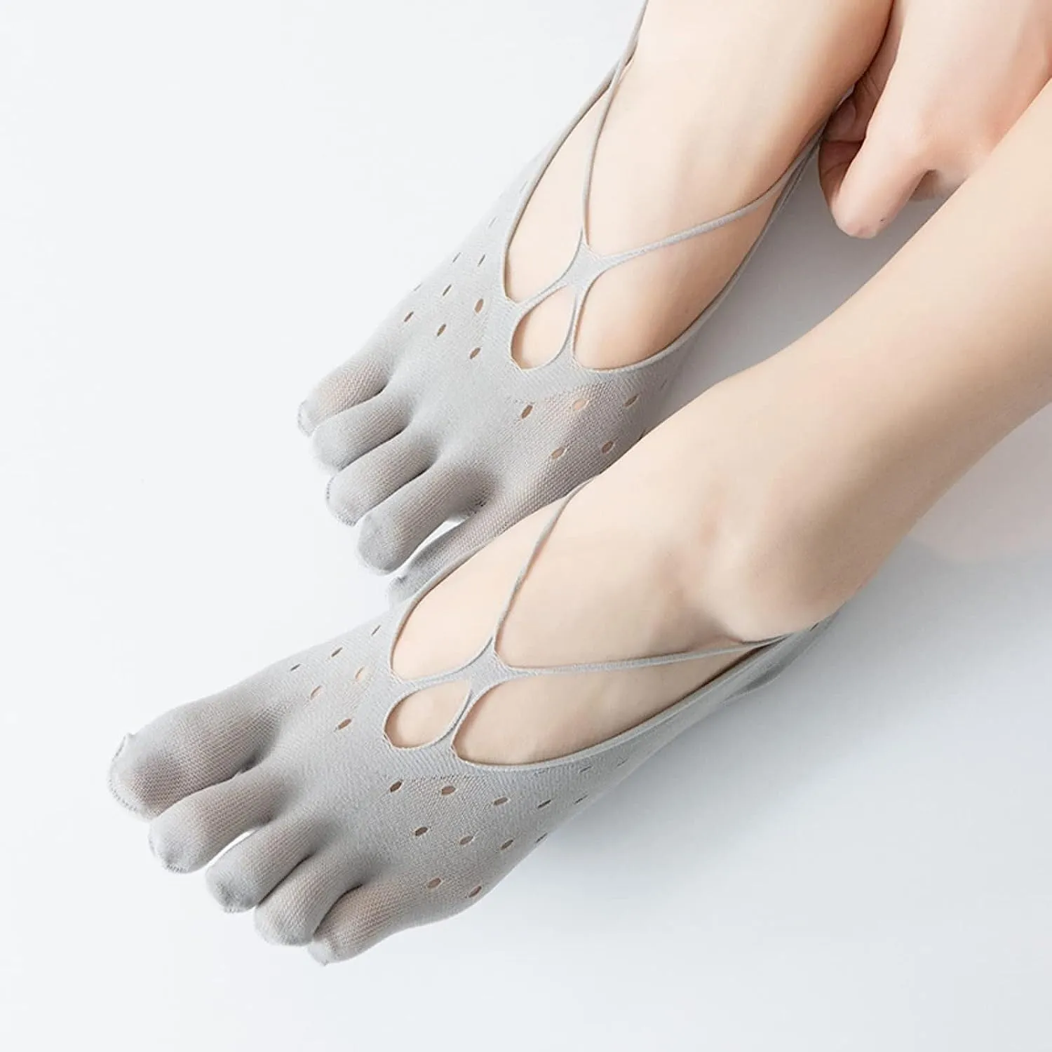 3 Pairs No Show Socks Womens Low Cut Liner Socks Breathable Non Slip Hidden Invisible Lace Yoga Socks with Grip(3 Pairs of Gray Cross)