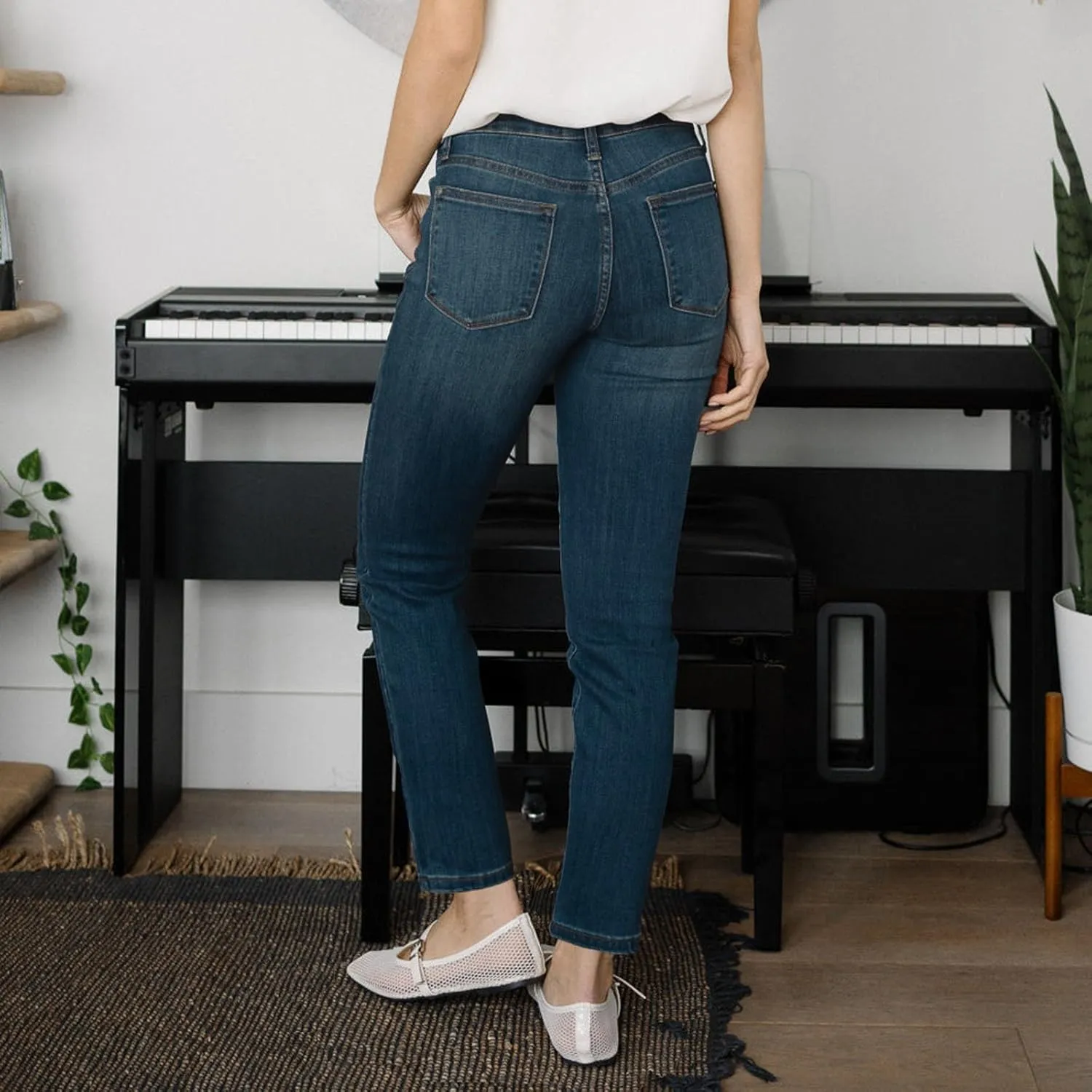 Stretchy Jeans for Women Trendy Mid Waist Wash Straight Leg Jeans Relaxed Fit Vintage Boyfriend Denim Pants with Pockets