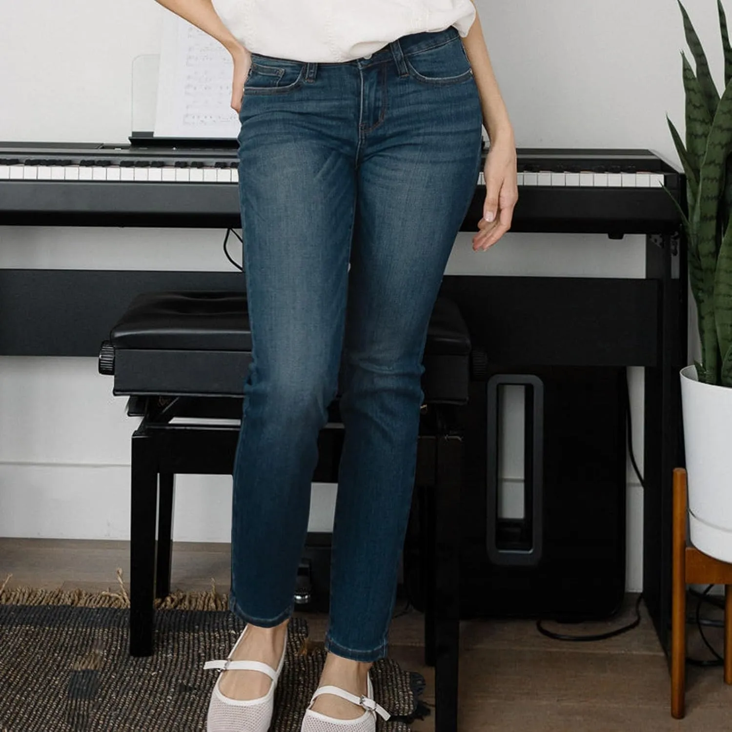 Stretchy Jeans for Women Trendy Mid Waist Wash Straight Leg Jeans Relaxed Fit Vintage Boyfriend Denim Pants with Pockets