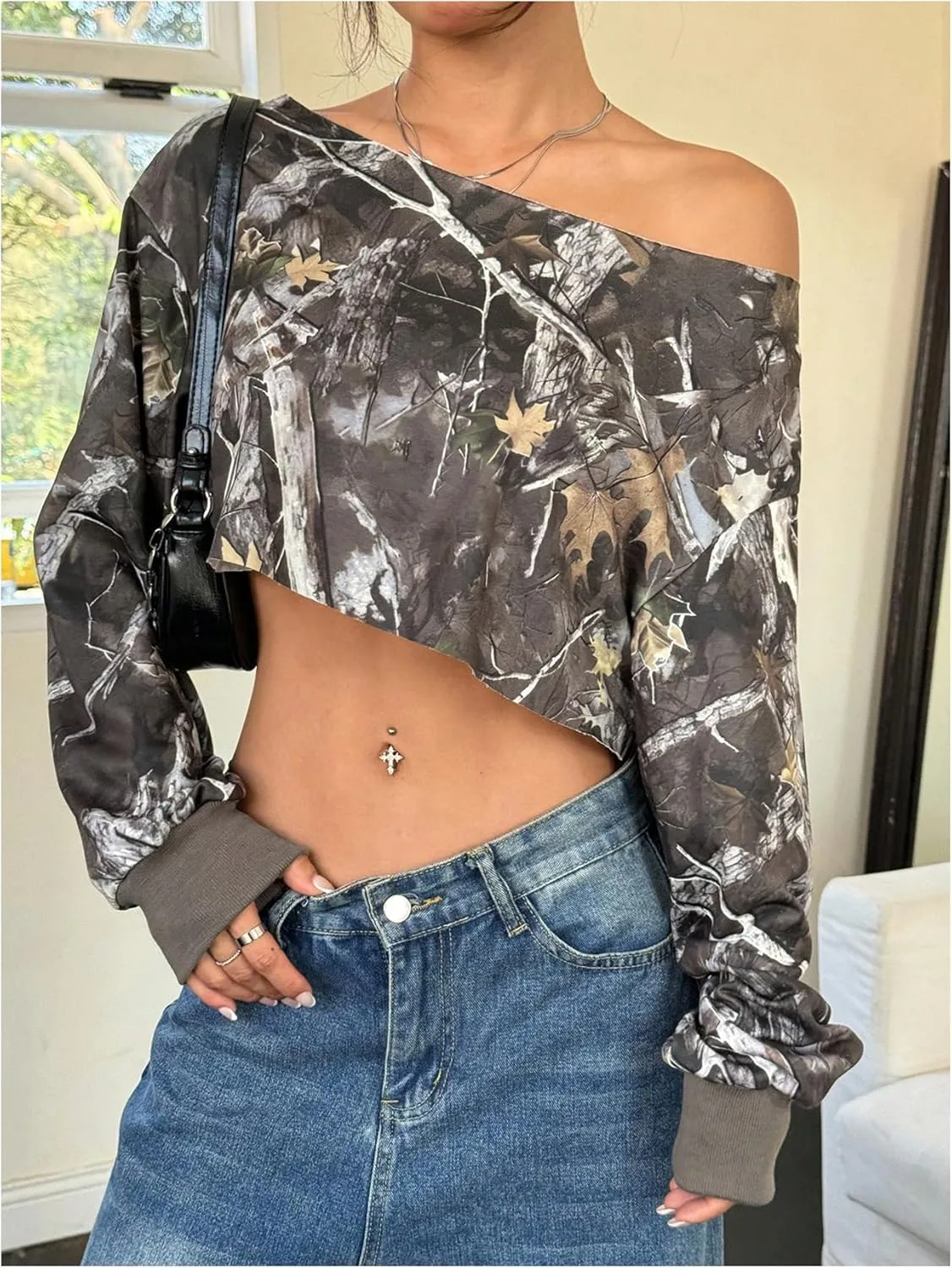 WDIRARA Women's Camo Print One Shoulder Sweatshirts Oversized Pullover Long Sleeve Crop Tops