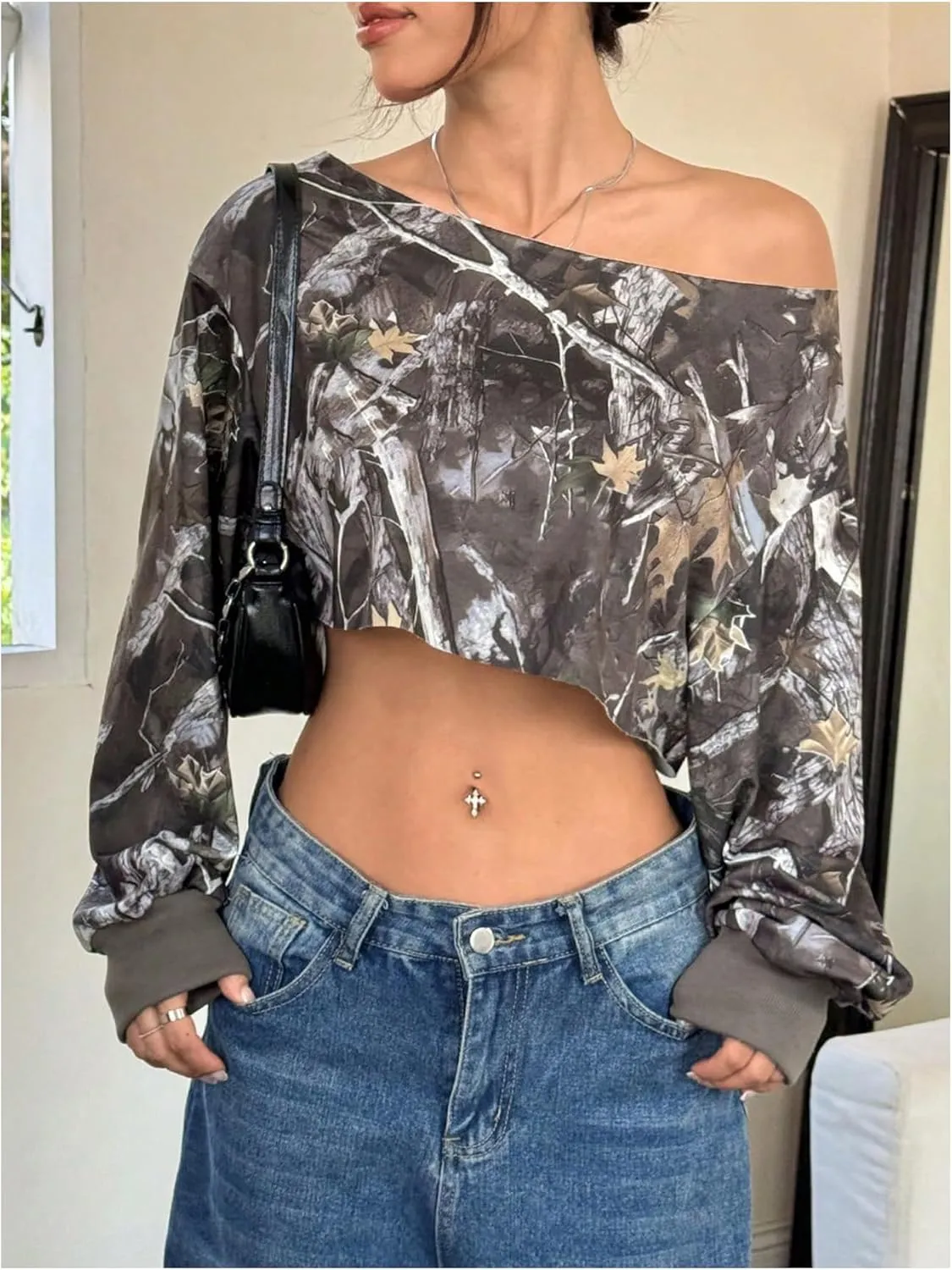 WDIRARA Women's Camo Print One Shoulder Sweatshirts Oversized Pullover Long Sleeve Crop Tops